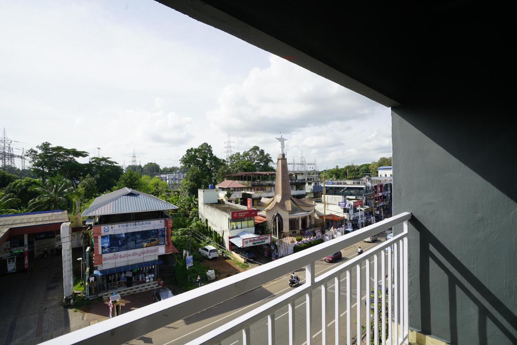 Quilon Residency Kundara Hotel Perumanseri Luaran gambar